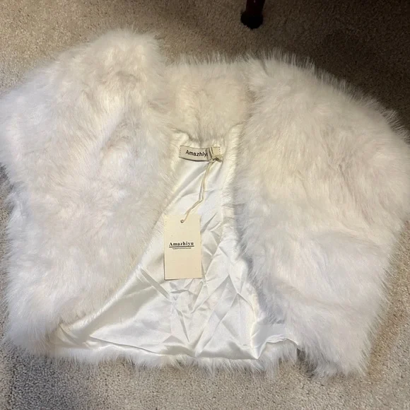 White Faux Fur shrug jacket - Picture 1 of 3